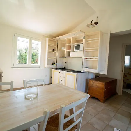 Isola Dei Mori Apartment *